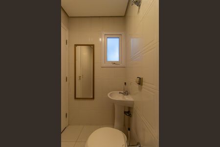 Casa de condomínio para alugar com 600m², 4 quartos e 5 vagasBanheiro de serviço