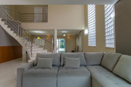 Casa de condomínio para alugar com 600m², 4 quartos e 5 vagasSala