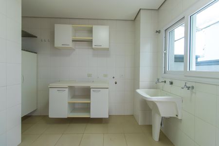 Casa de condomínio para alugar com 600m², 4 quartos e 5 vagasÁrea de Serviço
