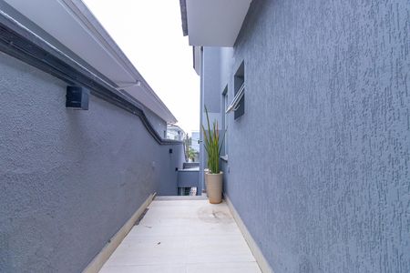 Casa de condomínio para alugar com 600m², 4 quartos e 5 vagasCorredor lateral