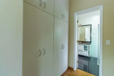 Casa de condomínio para alugar com 600m², 4 quartos e 5 vagasCloset do Quarto 3 - Suíte