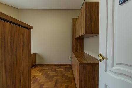 Casa de condomínio para alugar com 600m², 4 quartos e 5 vagasEscritorio