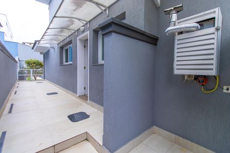 Casa de condomínio para alugar com 600m², 4 quartos e 5 vagasCorredor lateral