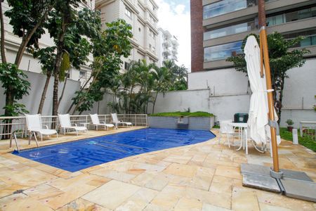 Apartamento para alugar com 165m², 3 quartos e 3 vagas Apartamento para alugar com 165m², 3 quartos e 3 vagasÁrea Comum - Piscina