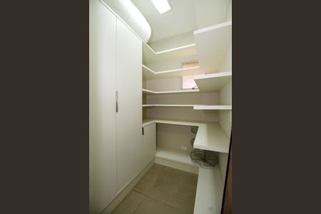 Apartamento para alugar com 165m², 3 quartos e 3 vagas Apartamento para alugar com 165m², 3 quartos e 3 vagasQuarto de Serviço