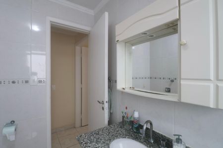 Banheiro Social de apartamento para alugar com 2 quartos, 70m² em Jardim Belmar, Guarujá