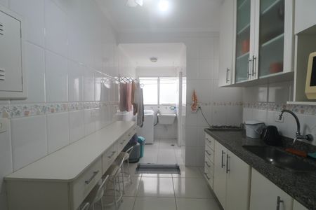 Cozinha de apartamento para alugar com 2 quartos, 70m² em Jardim Belmar, Guarujá