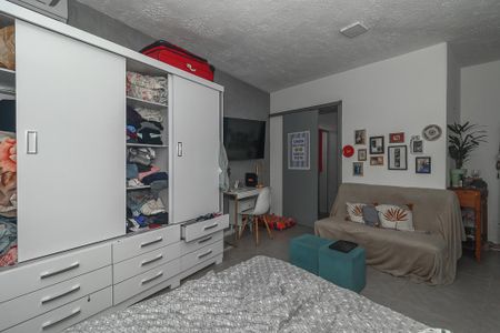 Sala / Quarto de apartamento à venda com 1 quarto, 46m² em São Sebastião, Porto Alegre