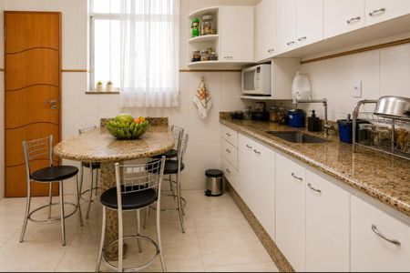 Apartamento à venda com 4 quartos, 180m² em Santa Cruz, Belo Horizonte