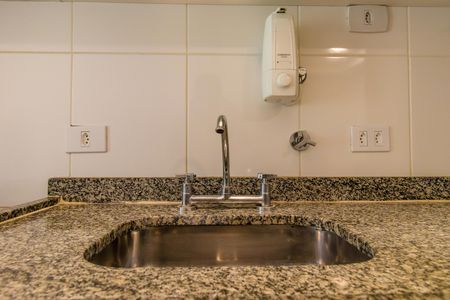 Cozinha - Torneira de apartamento para alugar com 2 quartos, 58m² em Granja Viana, Cotia