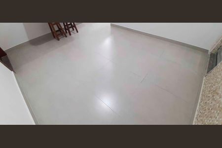 Casa para alugar com 42m², 1 quarto e sem vaga