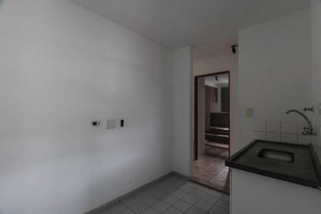 Cozinha de apartamento para alugar com 2 quartos, 60m² em Cidade Satelite Santa Barbara, São Paulo