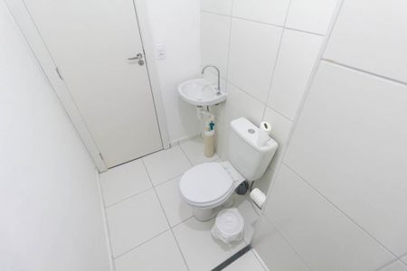 Banheiro de kitnet/studio para alugar com 1 quarto, 28m² em Tatuapé, São Paulo