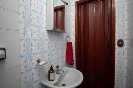 Banheiro 1 de casa à venda com 2 quartos, 110m² em Jardim Flor da Montanha, Guarulhos