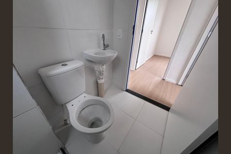 Banheiro de apartamento à venda com 2 quartos, 43m² em Vargem Pequena, Rio de Janeiro