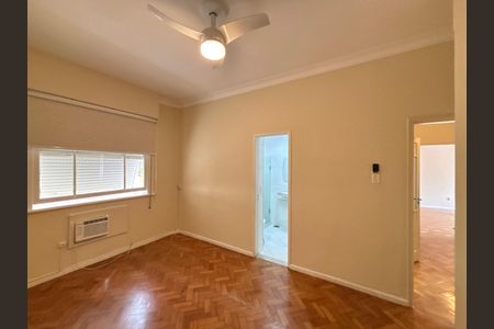 Apartamento para alugar com 109m², 3 quartos e sem vaga