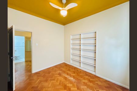 Apartamento para alugar com 109m², 3 quartos e sem vaga