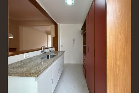 Apartamento para alugar com 109m², 3 quartos e sem vaga