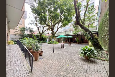 Apartamento para alugar com 109m², 3 quartos e sem vaga
