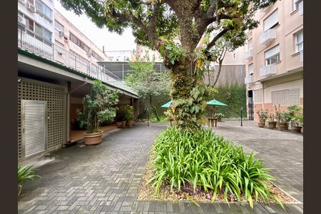 Apartamento para alugar com 109m², 3 quartos e sem vaga