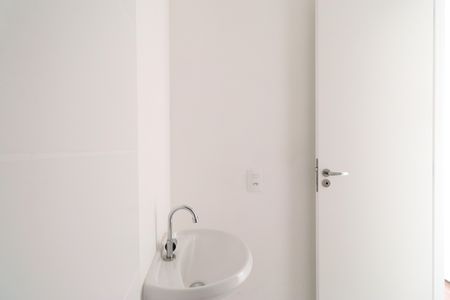 Banheiro  de apartamento à venda com 2 quartos, 34m² em Parque Industrial Tomas Edson, São Paulo