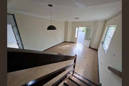 Sala de casa para alugar com 3 quartos, 155m² em Parque Recreio, Contagem