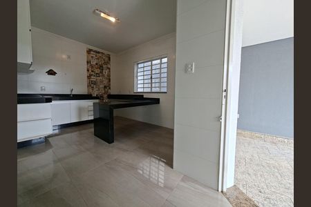 Casa para alugar com 155m², 3 quartos e 3 vagas Casa para alugar com 155m², 3 quartos e 3 vagasCozinha