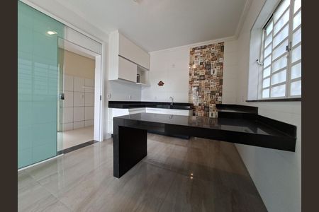 Casa para alugar com 155m², 3 quartos e 3 vagas Casa para alugar com 155m², 3 quartos e 3 vagasCozinha