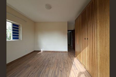 Quarto de casa para alugar com 3 quartos, 155m² em Parque Recreio, Contagem