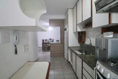 Cozinha de apartamento para alugar com 2 quartos, 68m² em Jardim Enseada, Guarujá