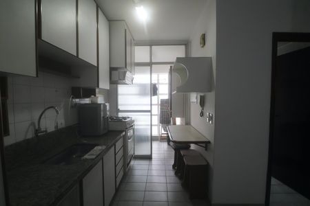 Cozinha de apartamento para alugar com 2 quartos, 68m² em Jardim Enseada, Guarujá