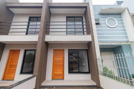 Fachada de casa à venda com 2 quartos, 77m² em Hípica, Porto Alegre