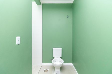 Banheiro de casa à venda com 2 quartos, 77m² em Hípica, Porto Alegre