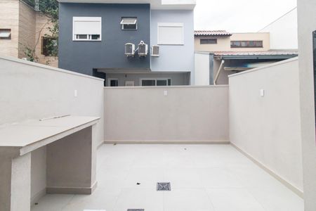 Quintal de casa à venda com 2 quartos, 77m² em Hípica, Porto Alegre