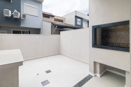 Quintal de casa à venda com 2 quartos, 77m² em Hípica, Porto Alegre