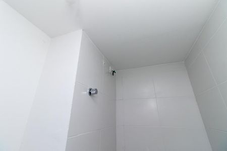 Banheiro de apartamento para alugar com 1 quarto, 24m² em Parque Industrial Tomas Edson, São Paulo