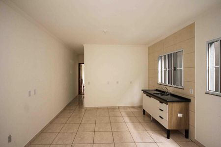 Sala e cozinha de apartamento para alugar com 2 quartos, 63m² em Jardim Iva, São Paulo