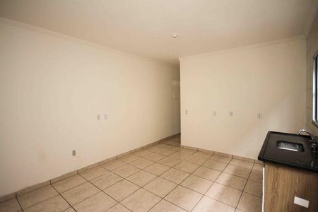 Sala e cozinha de apartamento para alugar com 2 quartos, 63m² em Jardim Iva, São Paulo