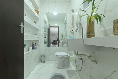 Casa à venda com 250m², 3 quartos e 3 vagas Casa à venda com 250m², 3 quartos e 3 vagasLavabo