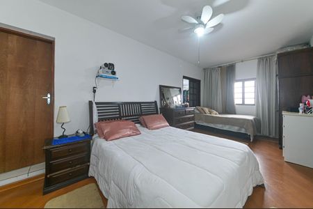 Casa à venda com 250m², 3 quartos e 3 vagas Casa à venda com 250m², 3 quartos e 3 vagasSuite