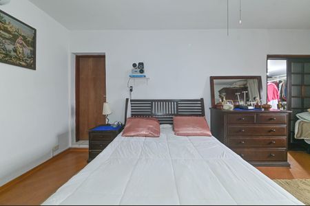 Casa à venda com 250m², 3 quartos e 3 vagas Casa à venda com 250m², 3 quartos e 3 vagasSuite