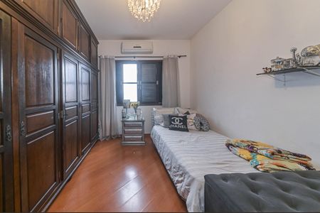 Casa à venda com 250m², 3 quartos e 3 vagas Casa à venda com 250m², 3 quartos e 3 vagasQuarto 1