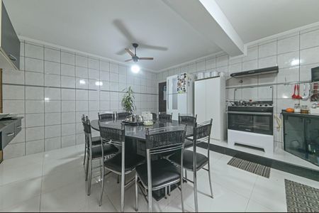Casa à venda com 250m², 3 quartos e 3 vagas Casa à venda com 250m², 3 quartos e 3 vagasCozinha
