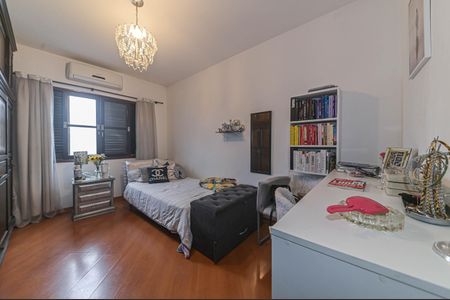 Casa à venda com 250m², 3 quartos e 3 vagas Casa à venda com 250m², 3 quartos e 3 vagasQuarto 1