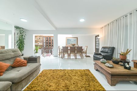 Casa à venda com 250m², 3 quartos e 3 vagas Casa à venda com 250m², 3 quartos e 3 vagasSala