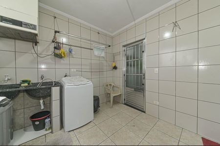 Casa à venda com 250m², 3 quartos e 3 vagas Casa à venda com 250m², 3 quartos e 3 vagasLavanderia
