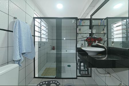 Casa à venda com 250m², 3 quartos e 3 vagas Casa à venda com 250m², 3 quartos e 3 vagasBanheiro da Suíte