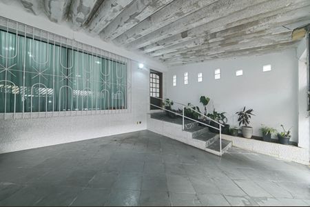 Casa à venda com 250m², 3 quartos e 3 vagas Casa à venda com 250m², 3 quartos e 3 vagasGaragem