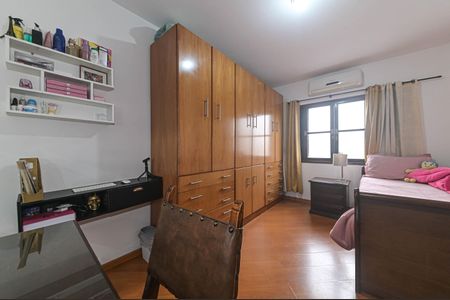 Casa à venda com 250m², 3 quartos e 3 vagas Casa à venda com 250m², 3 quartos e 3 vagasQuarto 2