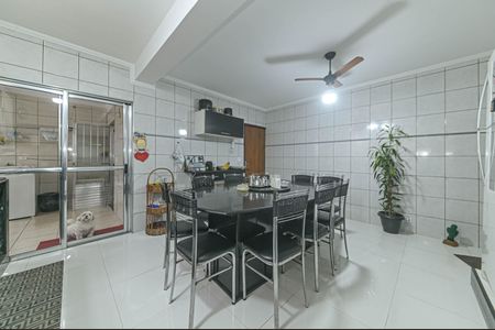 Casa à venda com 250m², 3 quartos e 3 vagas Casa à venda com 250m², 3 quartos e 3 vagasCozinha